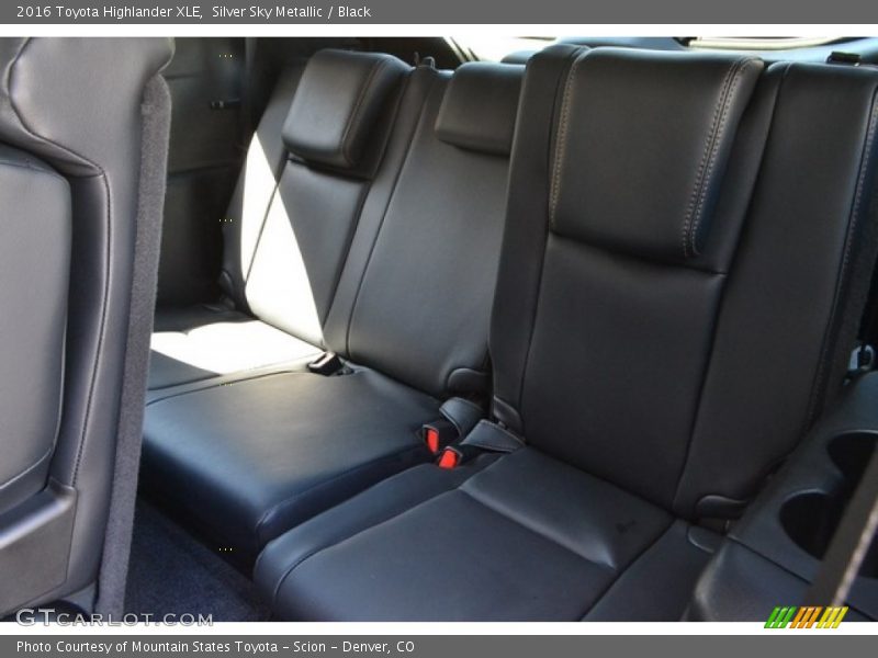 Silver Sky Metallic / Black 2016 Toyota Highlander XLE