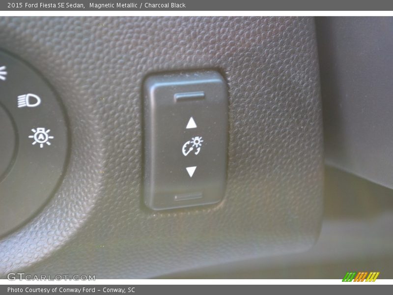Magnetic Metallic / Charcoal Black 2015 Ford Fiesta SE Sedan