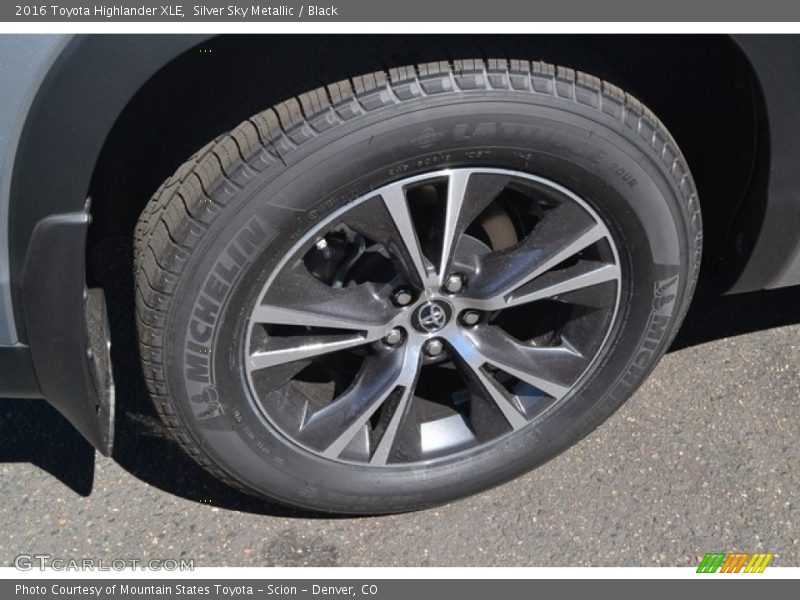 Silver Sky Metallic / Black 2016 Toyota Highlander XLE