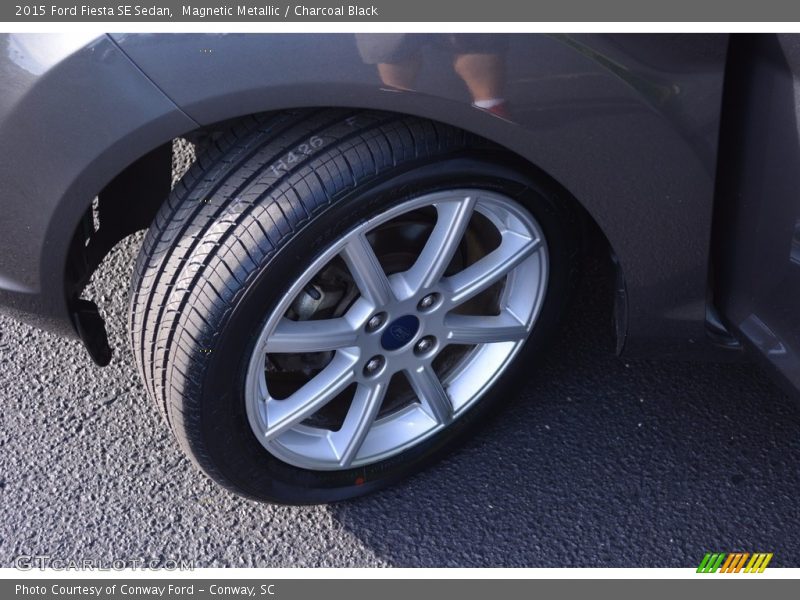 Magnetic Metallic / Charcoal Black 2015 Ford Fiesta SE Sedan