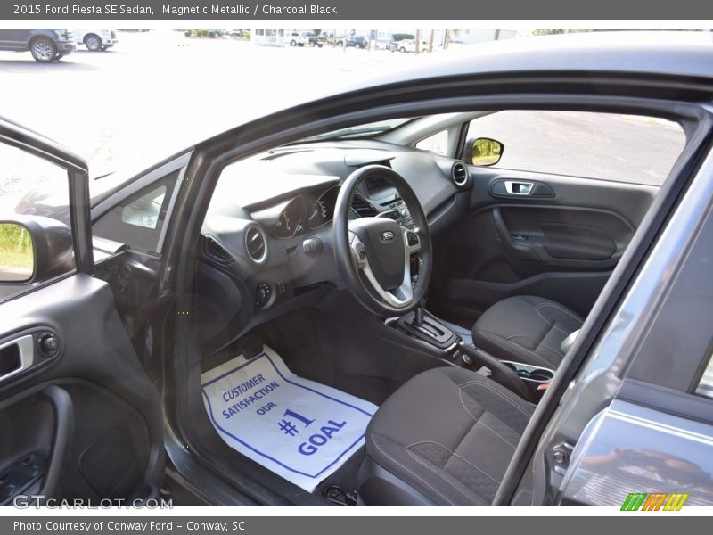 Magnetic Metallic / Charcoal Black 2015 Ford Fiesta SE Sedan