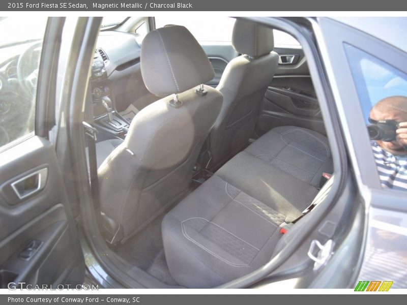 Magnetic Metallic / Charcoal Black 2015 Ford Fiesta SE Sedan