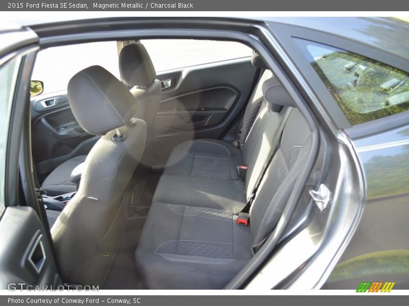 Magnetic Metallic / Charcoal Black 2015 Ford Fiesta SE Sedan