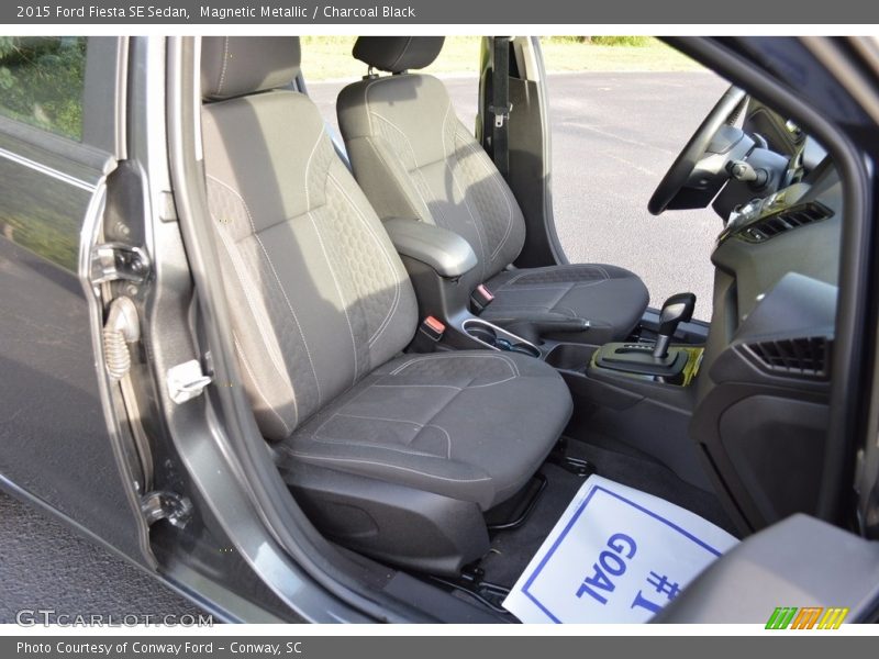 Magnetic Metallic / Charcoal Black 2015 Ford Fiesta SE Sedan