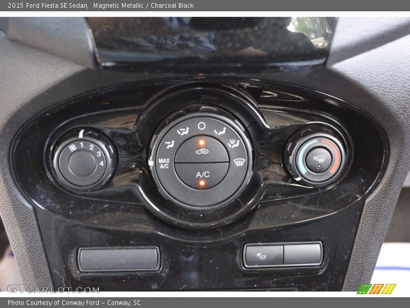 Magnetic Metallic / Charcoal Black 2015 Ford Fiesta SE Sedan