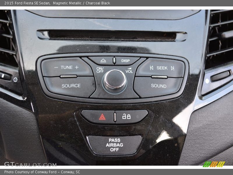 Magnetic Metallic / Charcoal Black 2015 Ford Fiesta SE Sedan