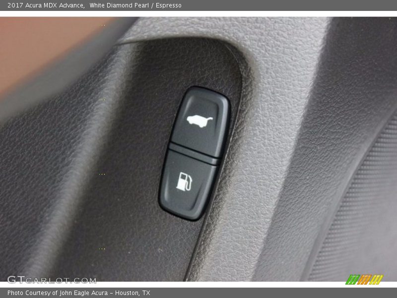 White Diamond Pearl / Espresso 2017 Acura MDX Advance
