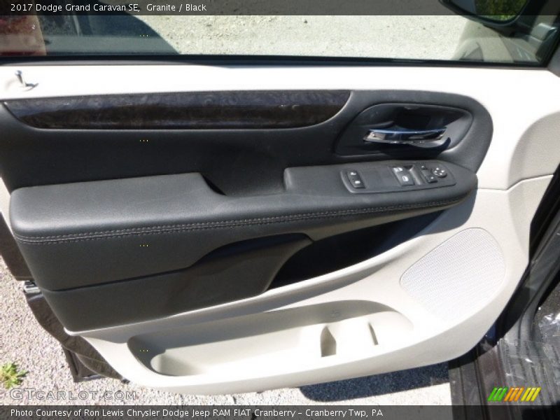 Granite / Black 2017 Dodge Grand Caravan SE