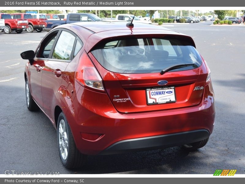 Ruby Red Metallic / Medium Light Stone 2016 Ford Fiesta SE Hatchback