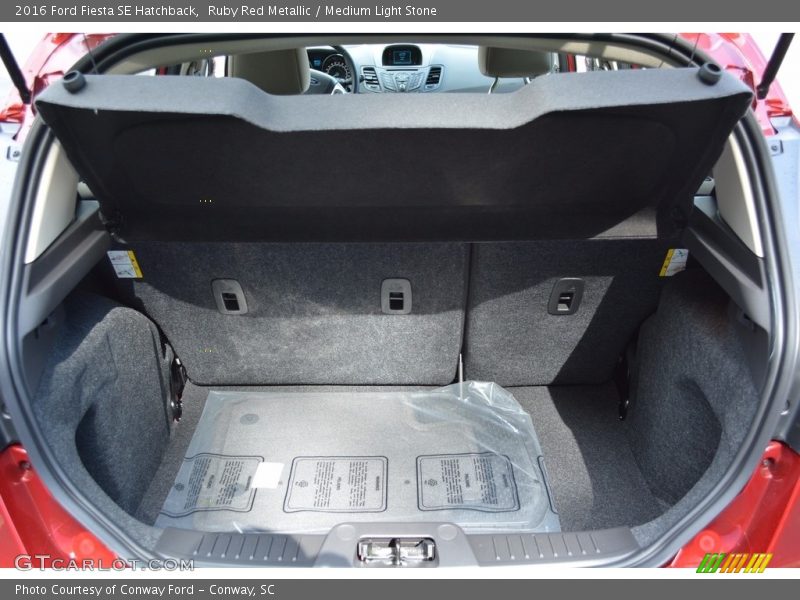 Ruby Red Metallic / Medium Light Stone 2016 Ford Fiesta SE Hatchback