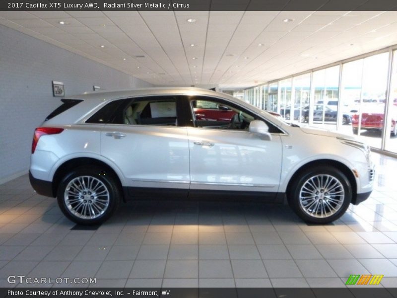  2017 XT5 Luxury AWD Radiant Silver Metallic