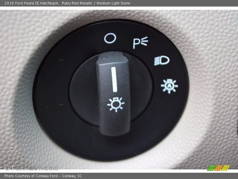 Ruby Red Metallic / Medium Light Stone 2016 Ford Fiesta SE Hatchback