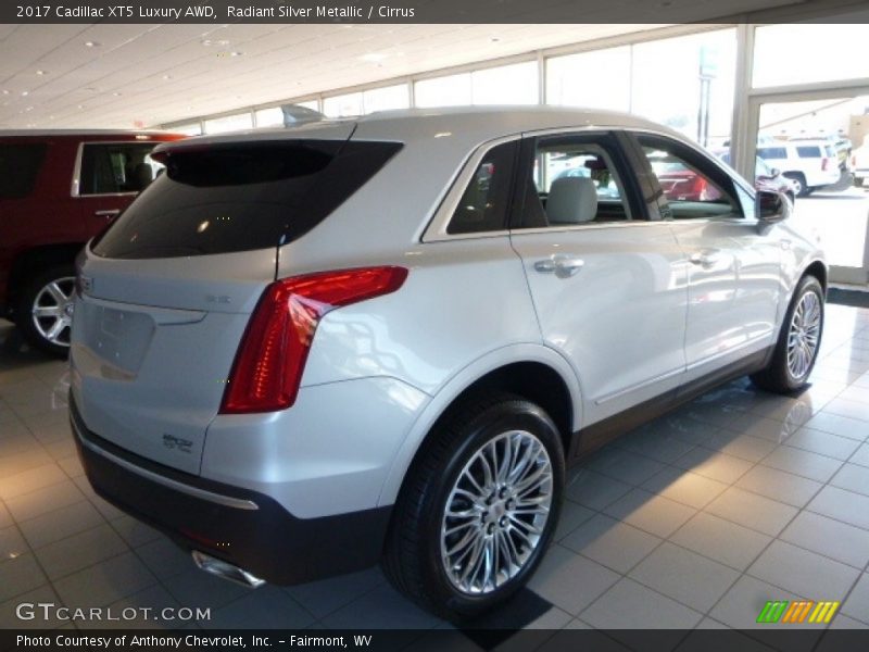 Radiant Silver Metallic / Cirrus 2017 Cadillac XT5 Luxury AWD
