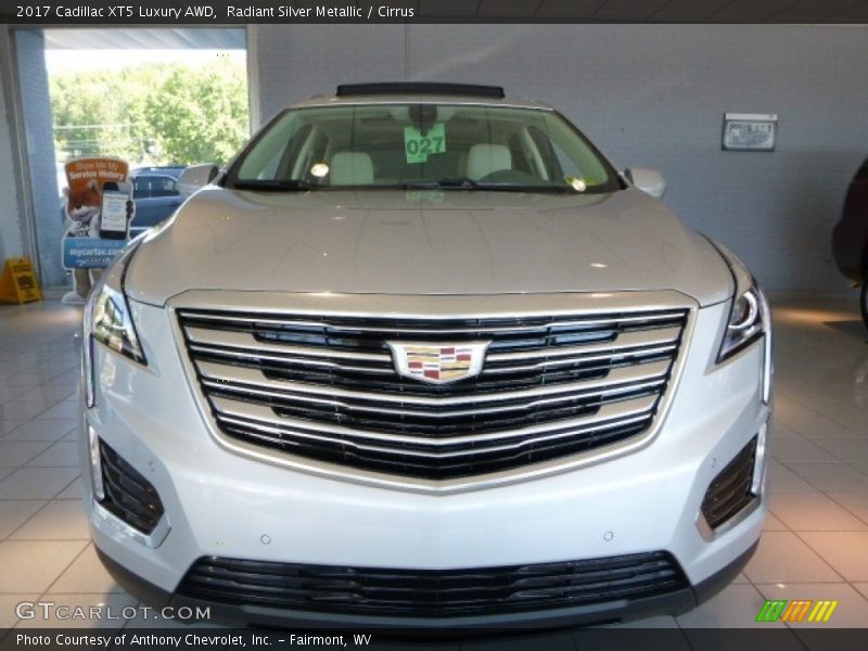  2017 XT5 Luxury AWD Radiant Silver Metallic