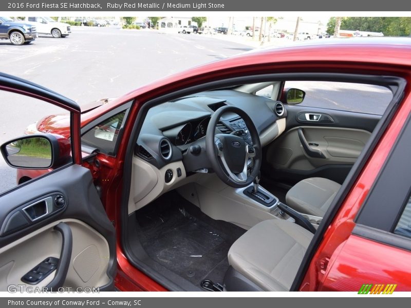 Ruby Red Metallic / Medium Light Stone 2016 Ford Fiesta SE Hatchback