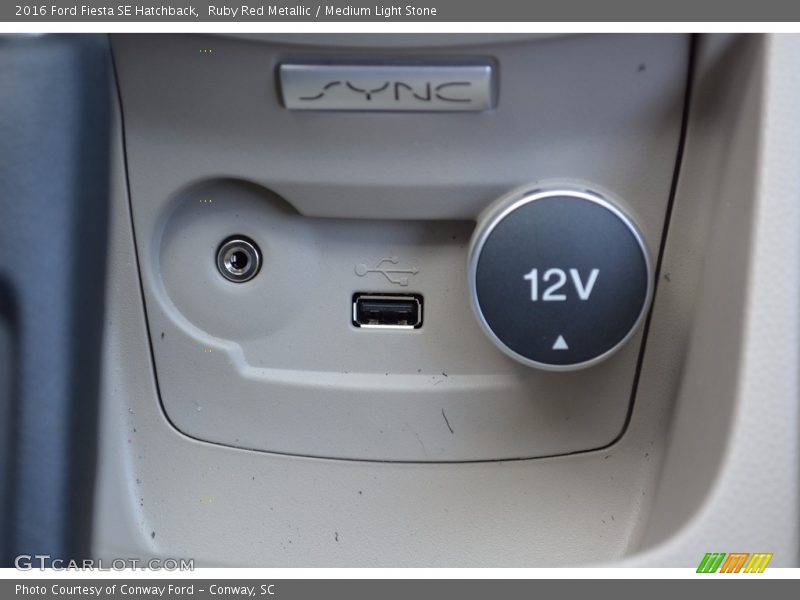 Ruby Red Metallic / Medium Light Stone 2016 Ford Fiesta SE Hatchback