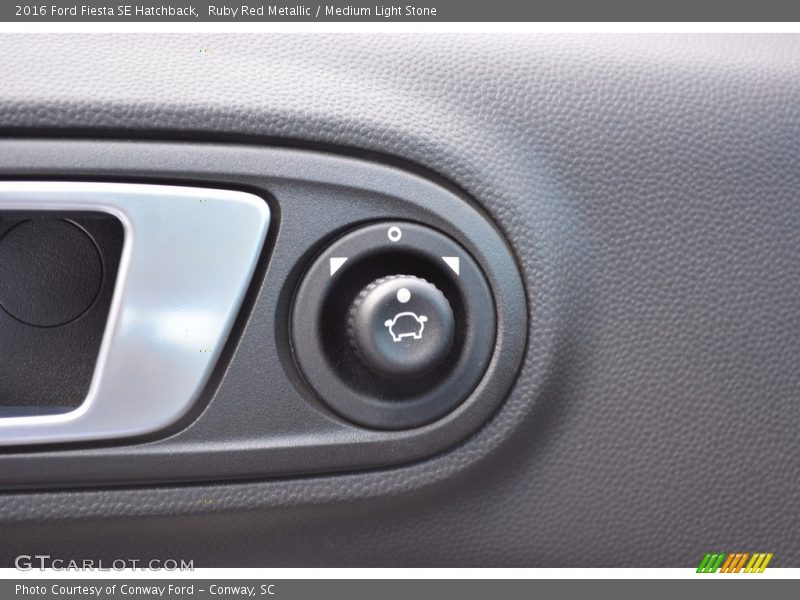 Ruby Red Metallic / Medium Light Stone 2016 Ford Fiesta SE Hatchback