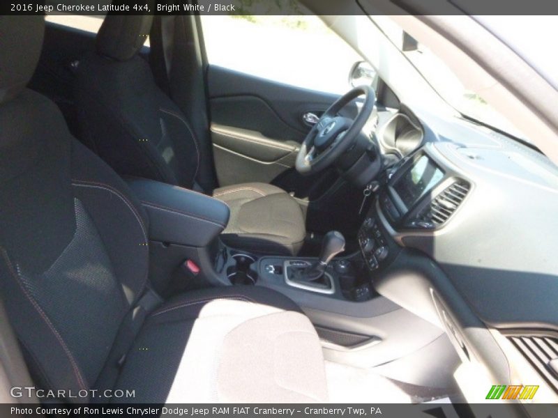 Bright White / Black 2016 Jeep Cherokee Latitude 4x4