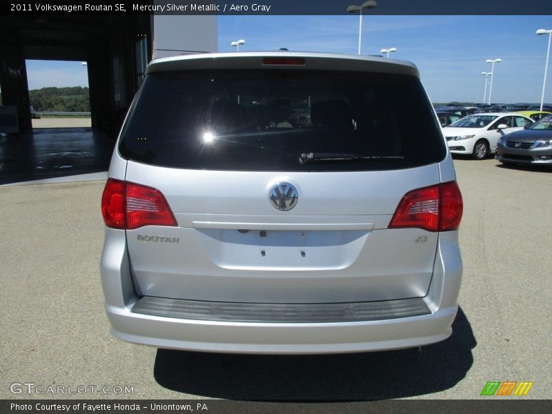 Mercury Silver Metallic / Aero Gray 2011 Volkswagen Routan SE