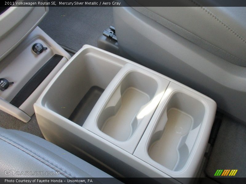 Mercury Silver Metallic / Aero Gray 2011 Volkswagen Routan SE
