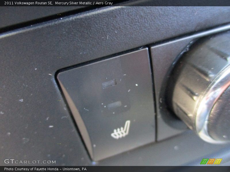 Mercury Silver Metallic / Aero Gray 2011 Volkswagen Routan SE