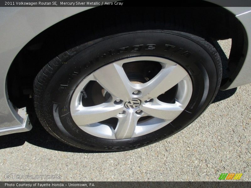 Mercury Silver Metallic / Aero Gray 2011 Volkswagen Routan SE
