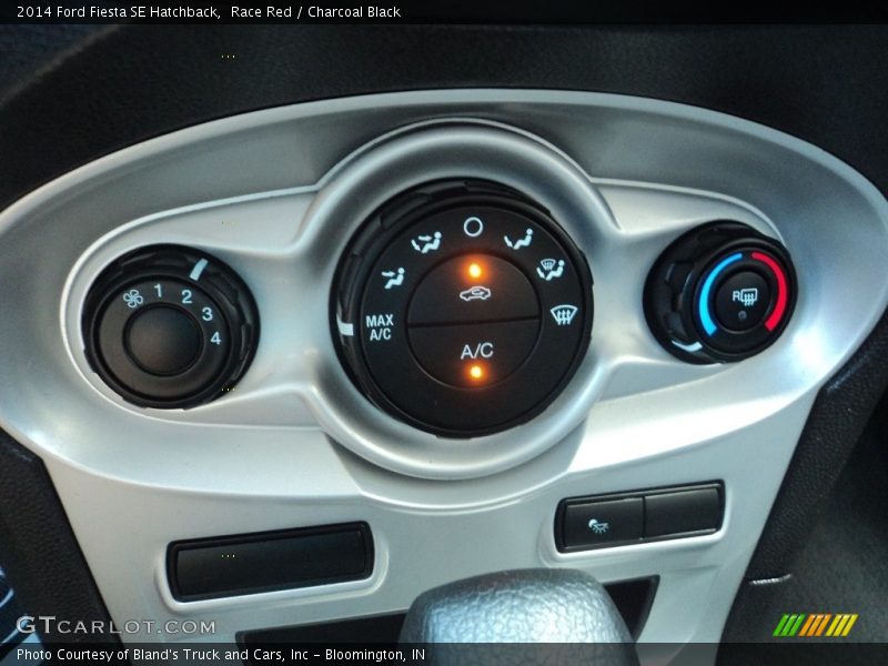 Race Red / Charcoal Black 2014 Ford Fiesta SE Hatchback