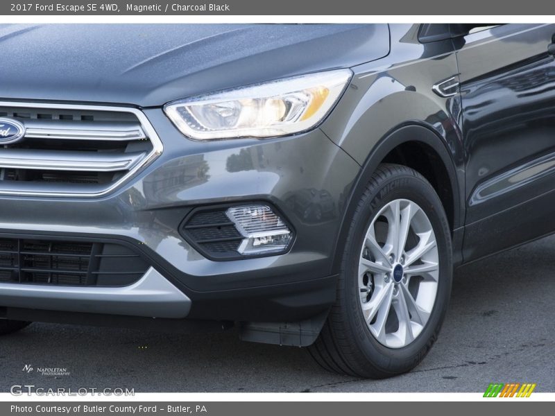 Magnetic / Charcoal Black 2017 Ford Escape SE 4WD