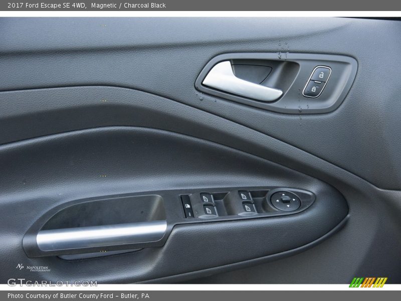 Magnetic / Charcoal Black 2017 Ford Escape SE 4WD