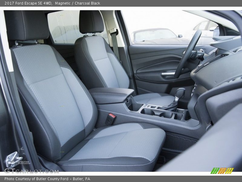 Magnetic / Charcoal Black 2017 Ford Escape SE 4WD