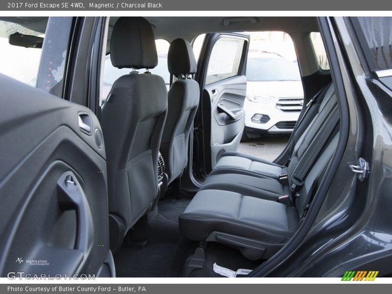 Magnetic / Charcoal Black 2017 Ford Escape SE 4WD