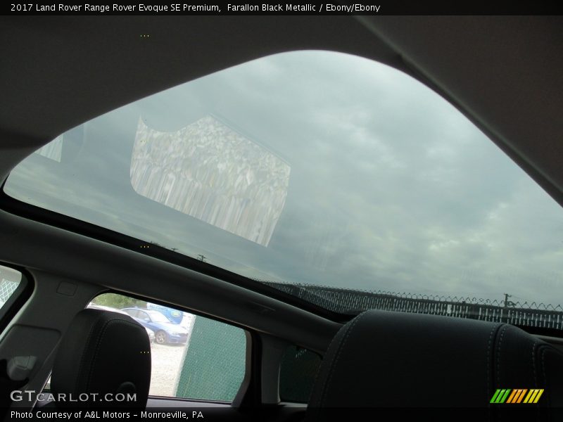 Sunroof of 2017 Range Rover Evoque SE Premium