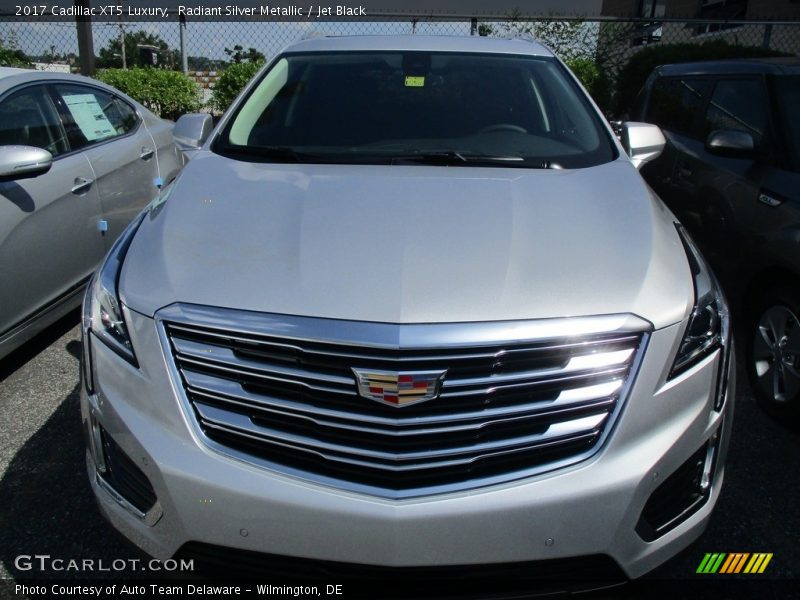 Radiant Silver Metallic / Jet Black 2017 Cadillac XT5 Luxury