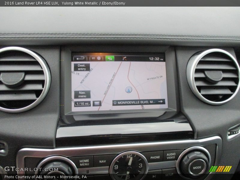 Yulong White Metallic / Ebony/Ebony 2016 Land Rover LR4 HSE LUX