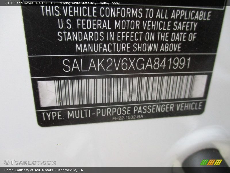 Yulong White Metallic / Ebony/Ebony 2016 Land Rover LR4 HSE LUX