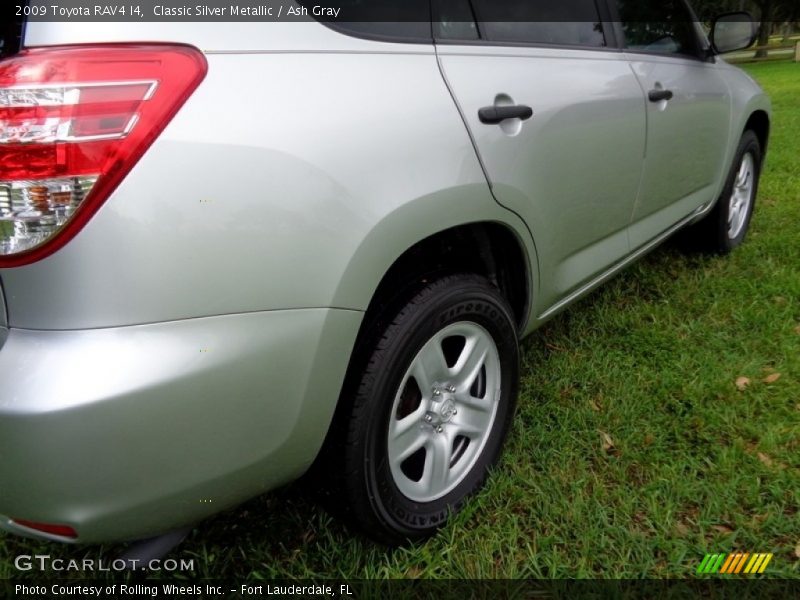 Classic Silver Metallic / Ash Gray 2009 Toyota RAV4 I4