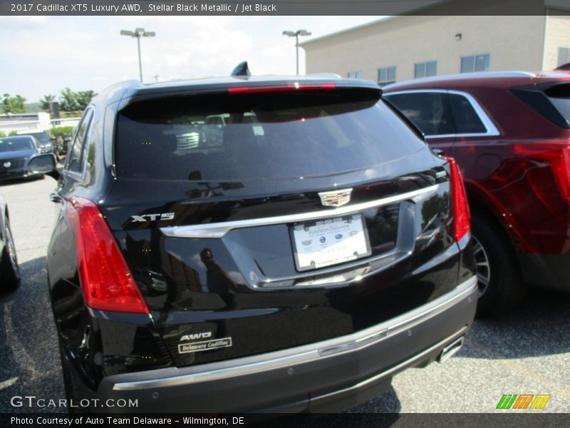 Stellar Black Metallic / Jet Black 2017 Cadillac XT5 Luxury AWD