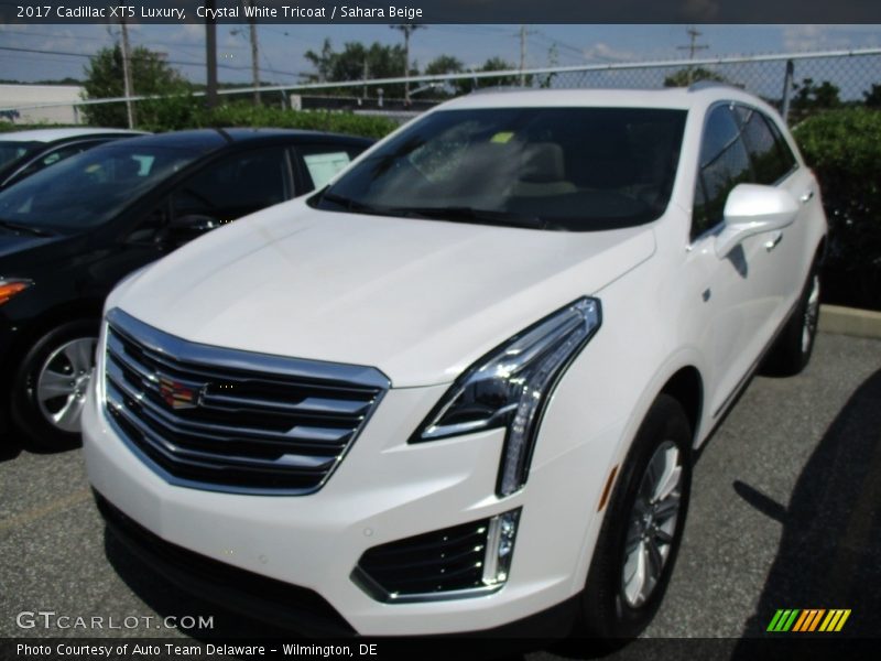 Front 3/4 View of 2017 XT5 Luxury