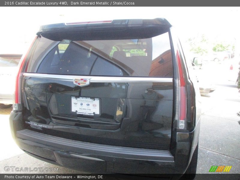 Dark Emerald Metallic / Shale/Cocoa 2016 Cadillac Escalade Luxury 4WD