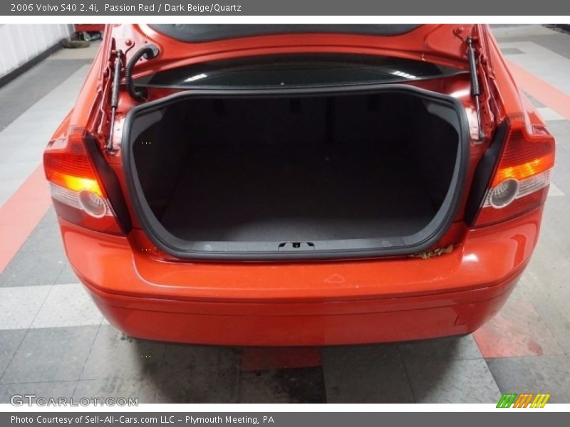 Passion Red / Dark Beige/Quartz 2006 Volvo S40 2.4i