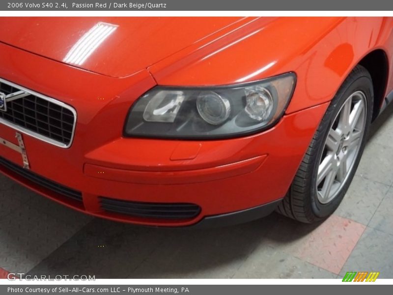 Passion Red / Dark Beige/Quartz 2006 Volvo S40 2.4i