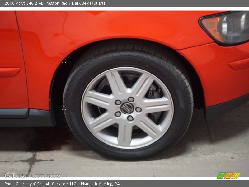 Passion Red / Dark Beige/Quartz 2006 Volvo S40 2.4i