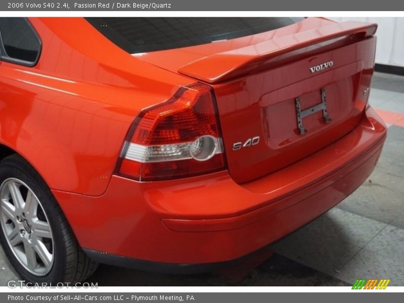 Passion Red / Dark Beige/Quartz 2006 Volvo S40 2.4i