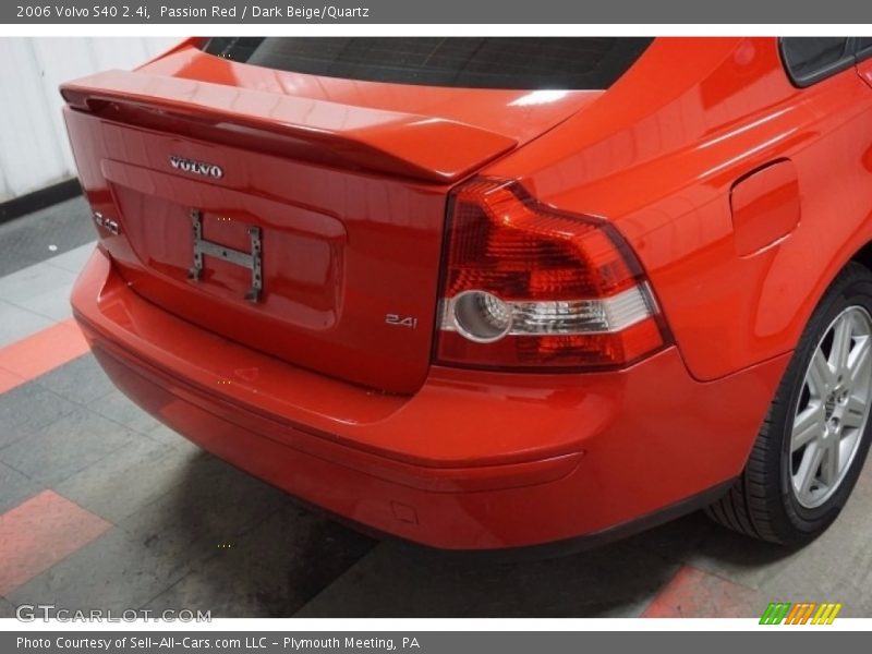 Passion Red / Dark Beige/Quartz 2006 Volvo S40 2.4i