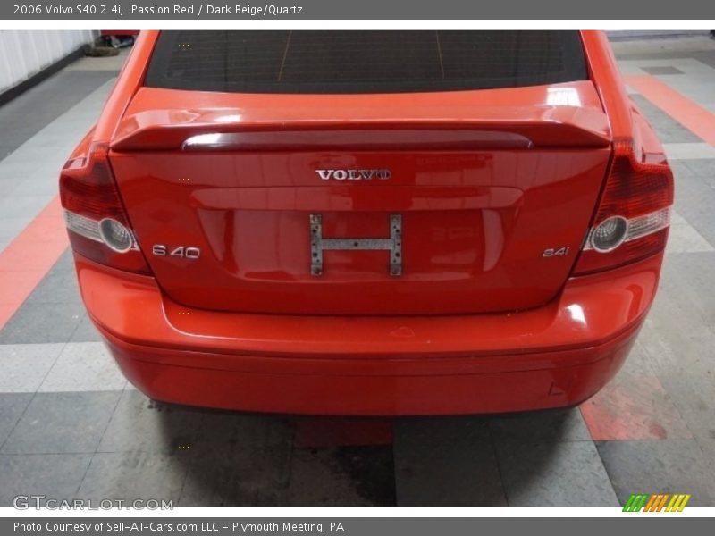 Passion Red / Dark Beige/Quartz 2006 Volvo S40 2.4i