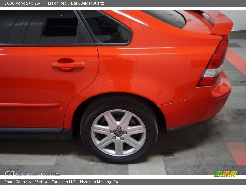 Passion Red / Dark Beige/Quartz 2006 Volvo S40 2.4i