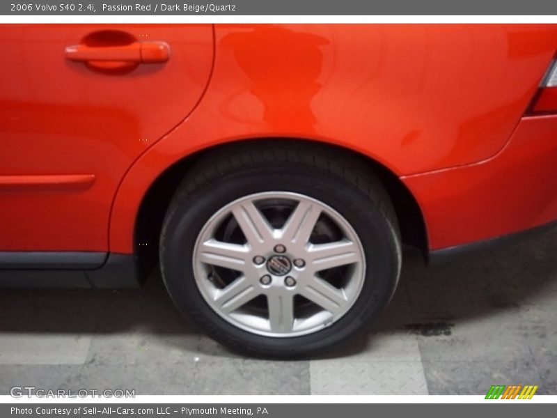 Passion Red / Dark Beige/Quartz 2006 Volvo S40 2.4i