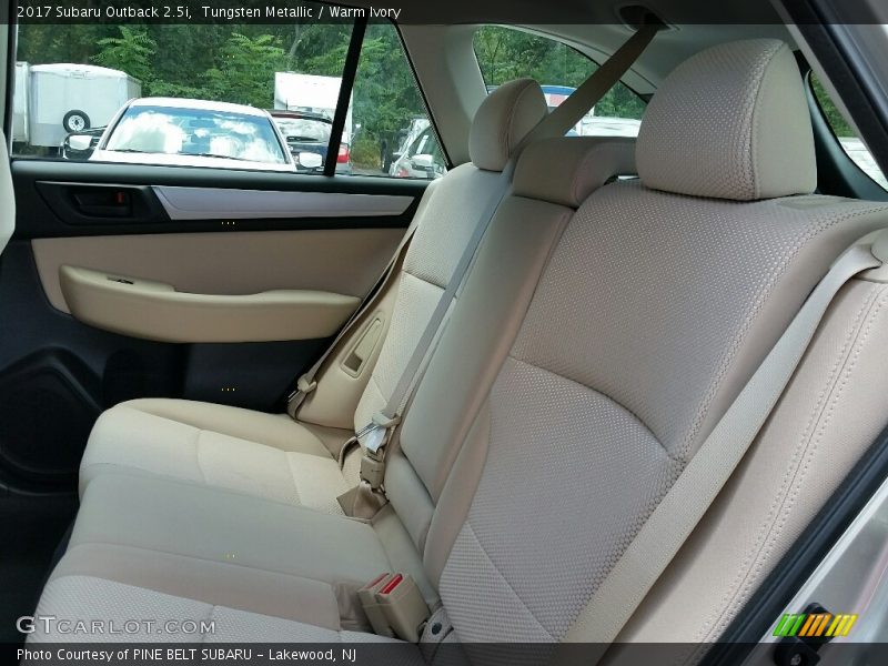 Tungsten Metallic / Warm Ivory 2017 Subaru Outback 2.5i