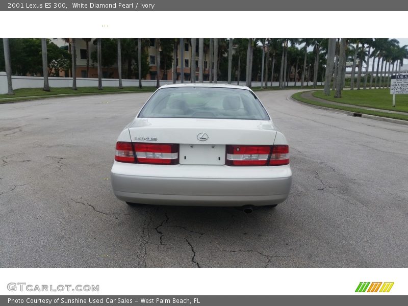White Diamond Pearl / Ivory 2001 Lexus ES 300