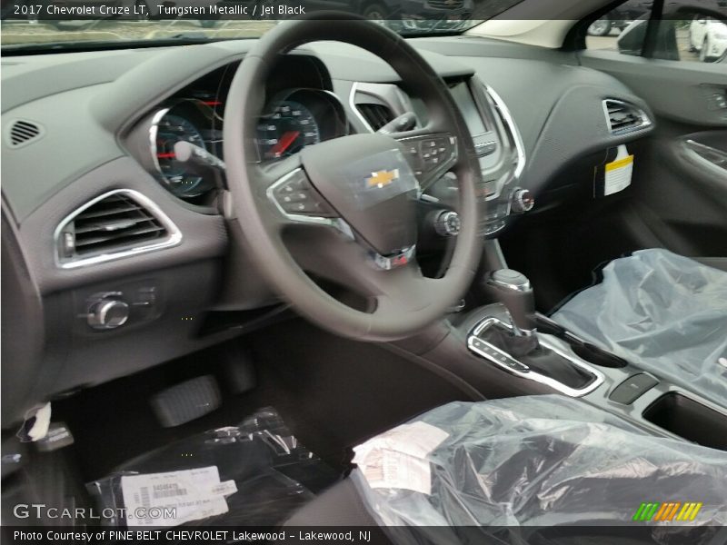 Tungsten Metallic / Jet Black 2017 Chevrolet Cruze LT